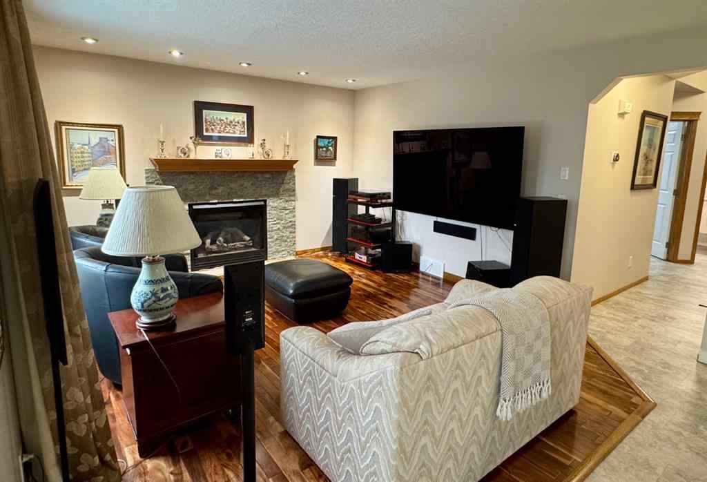 MLS® A2254907 - 111 Edgeridge Circle NW in Edgemont Calgary, Residential