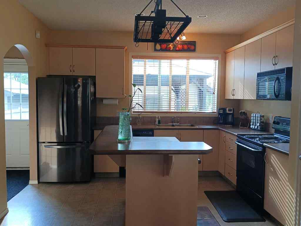 MLS® A2254925 - 5853 Sutter Place NW in South Terwillegar Edmonton, Residential