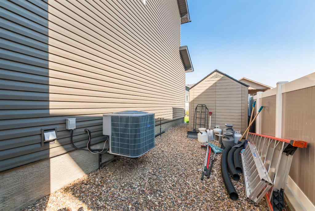 MLS® A2254935 - 48 Hamptons Crescent SE in SE Southridge Medicine Hat, Residential
