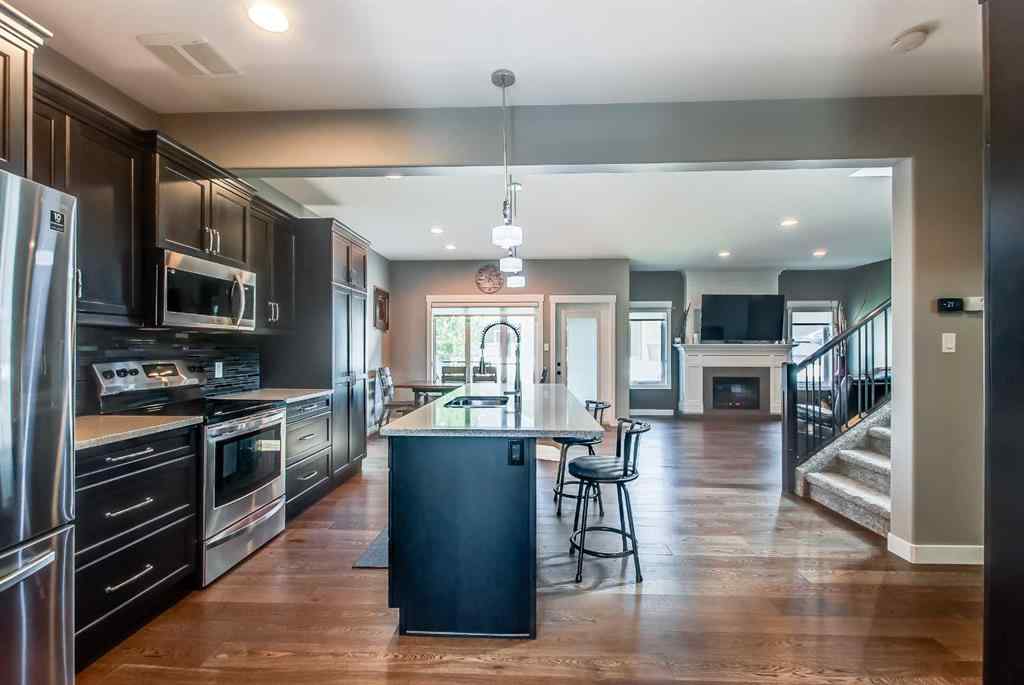 MLS® A2254935 - 48 Hamptons Crescent SE in SE Southridge Medicine Hat, Residential