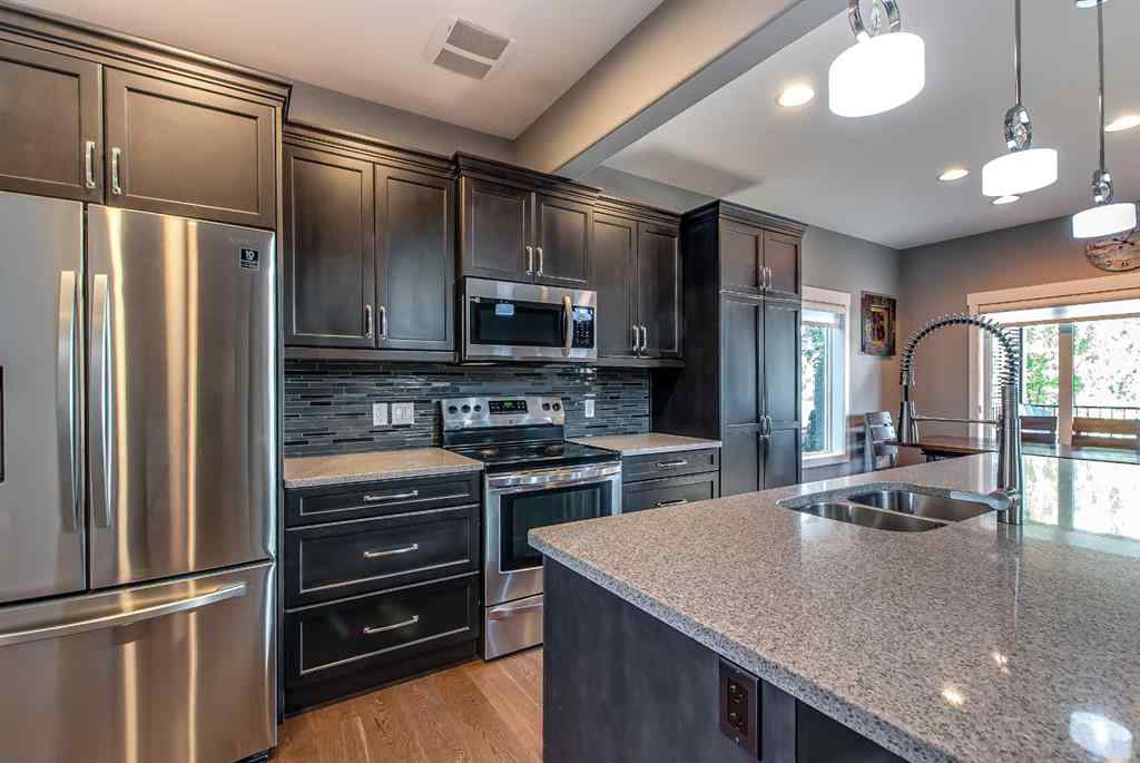 MLS® A2254935 - 48 Hamptons Crescent SE in SE Southridge Medicine Hat, Residential