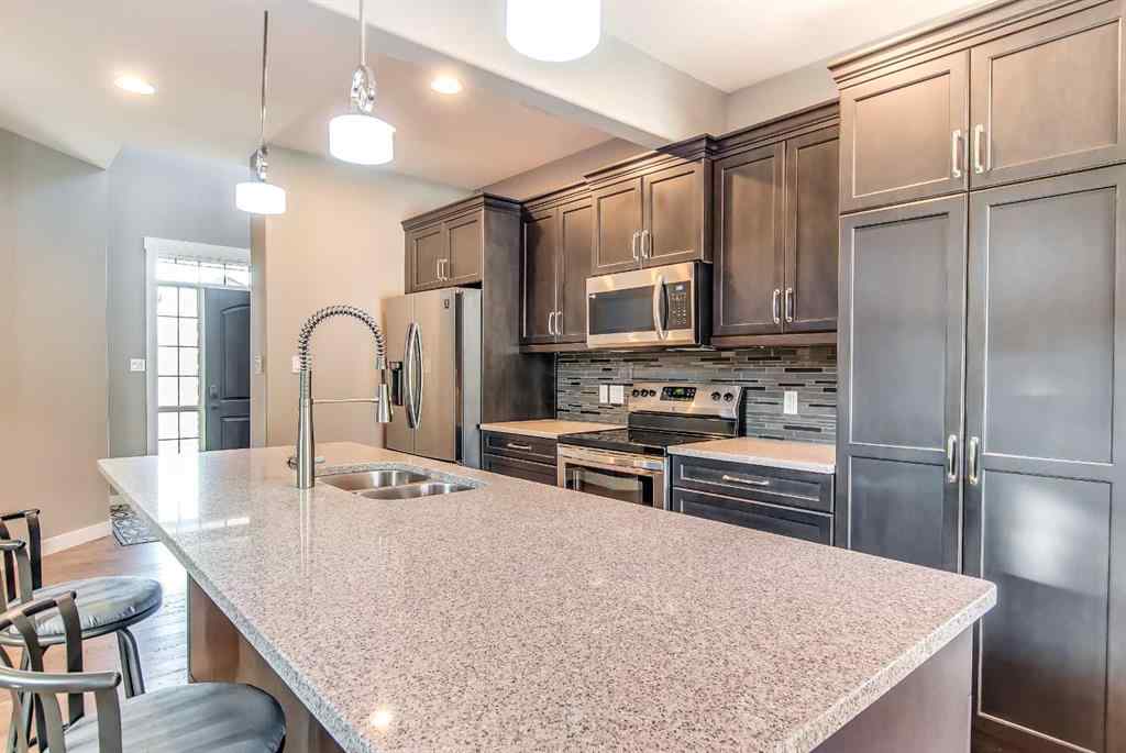 MLS® A2254935 - 48 Hamptons Crescent SE in SE Southridge Medicine Hat, Residential