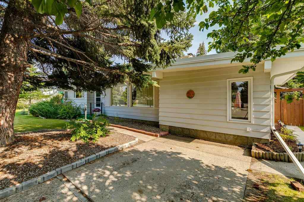 MLS® A2254936 - 2031 Palisprior Road SW in Palliser Calgary, Residential