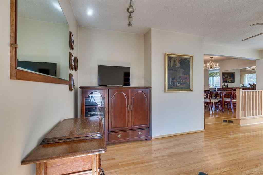 MLS® A2254936 - 2031 Palisprior Road SW in Palliser Calgary, Residential