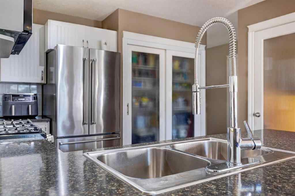 MLS® A2254949 - 105 Hillview Terrace  in Hillview Estates Strathmore, Residential