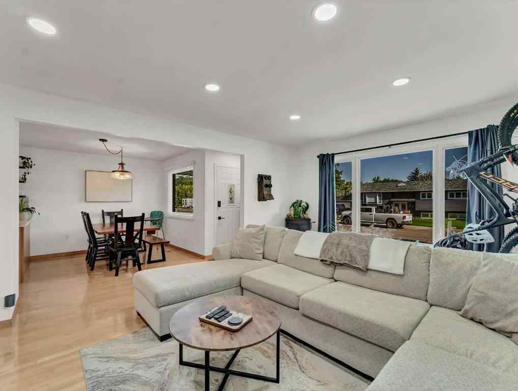 MLS® A2254977 - 5 Noble Court SW in SW Hill Medicine Hat, Residential