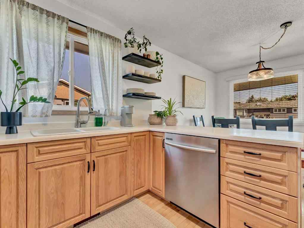 MLS® A2254977 - 5 Noble Court SW in SW Hill Medicine Hat, Residential