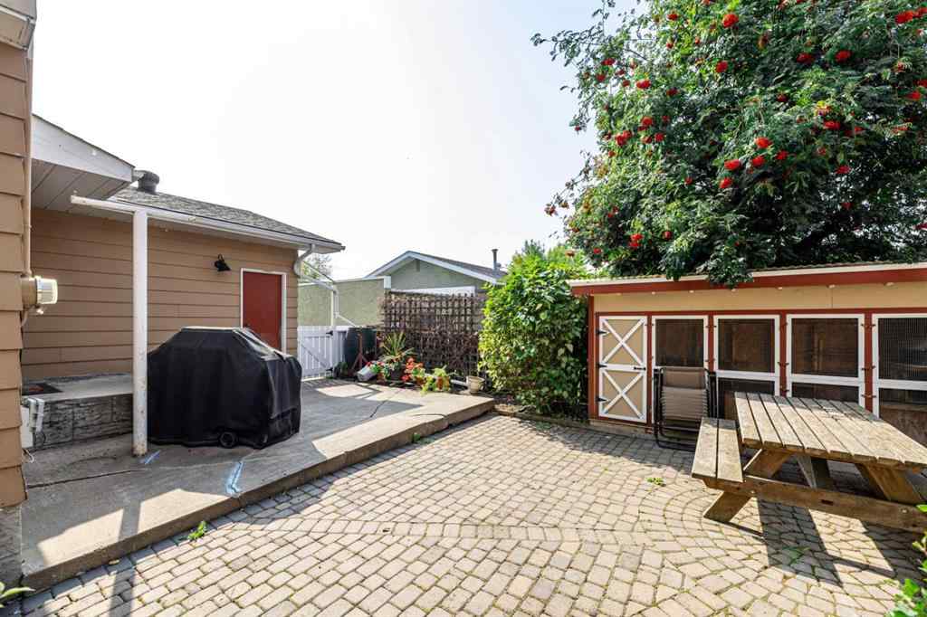 MLS® A2254981 - 5702 48 Avenue  in Downtown Lacombe Lacombe, Residential
