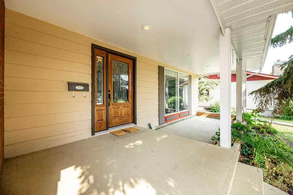 MLS® A2254981 - 5702 48 Avenue  in Downtown Lacombe Lacombe, Residential