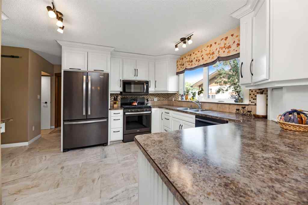 MLS® A2254981 - 5702 48 Avenue  in Downtown Lacombe Lacombe, Residential