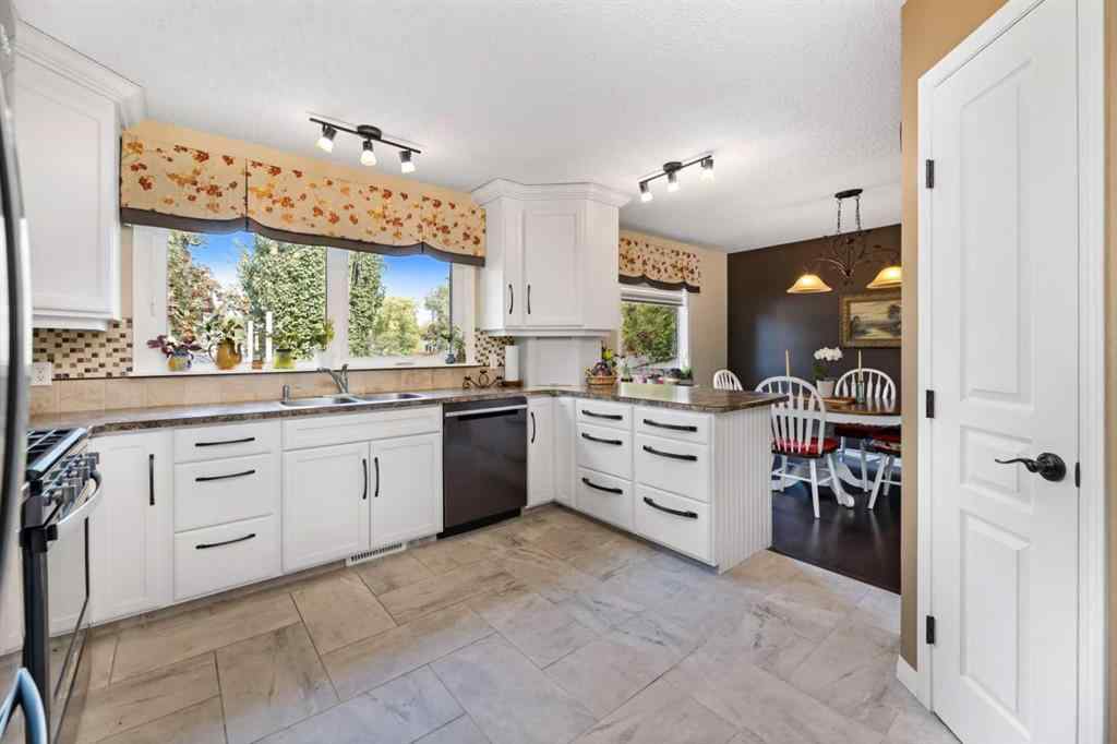 MLS® A2254981 - 5702 48 Avenue  in Downtown Lacombe Lacombe, Residential