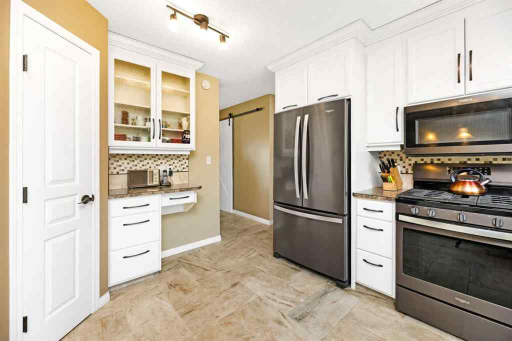 MLS® A2254981 - 5702 48 Avenue  in Downtown Lacombe Lacombe, Residential