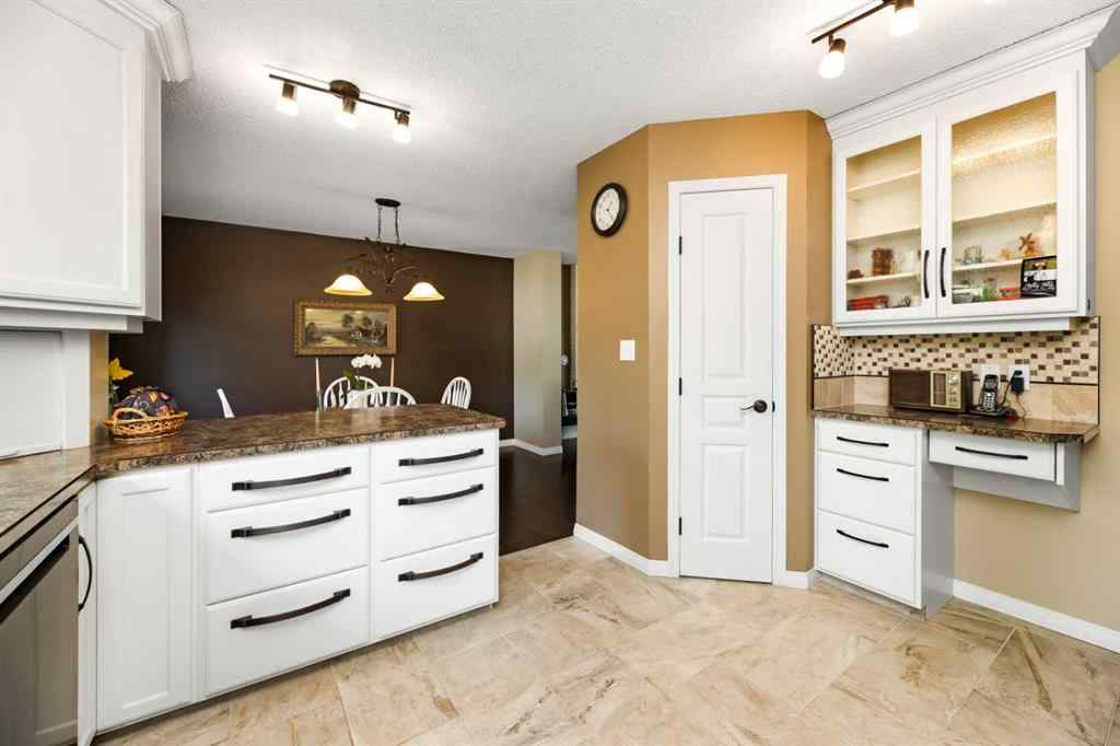 MLS® A2254981 - 5702 48 Avenue  in Downtown Lacombe Lacombe, Residential
