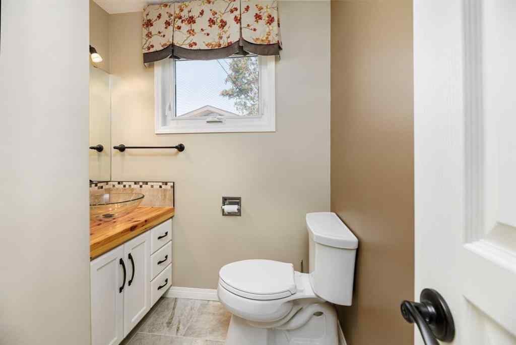 MLS® A2254981 - 5702 48 Avenue  in Downtown Lacombe Lacombe, Residential