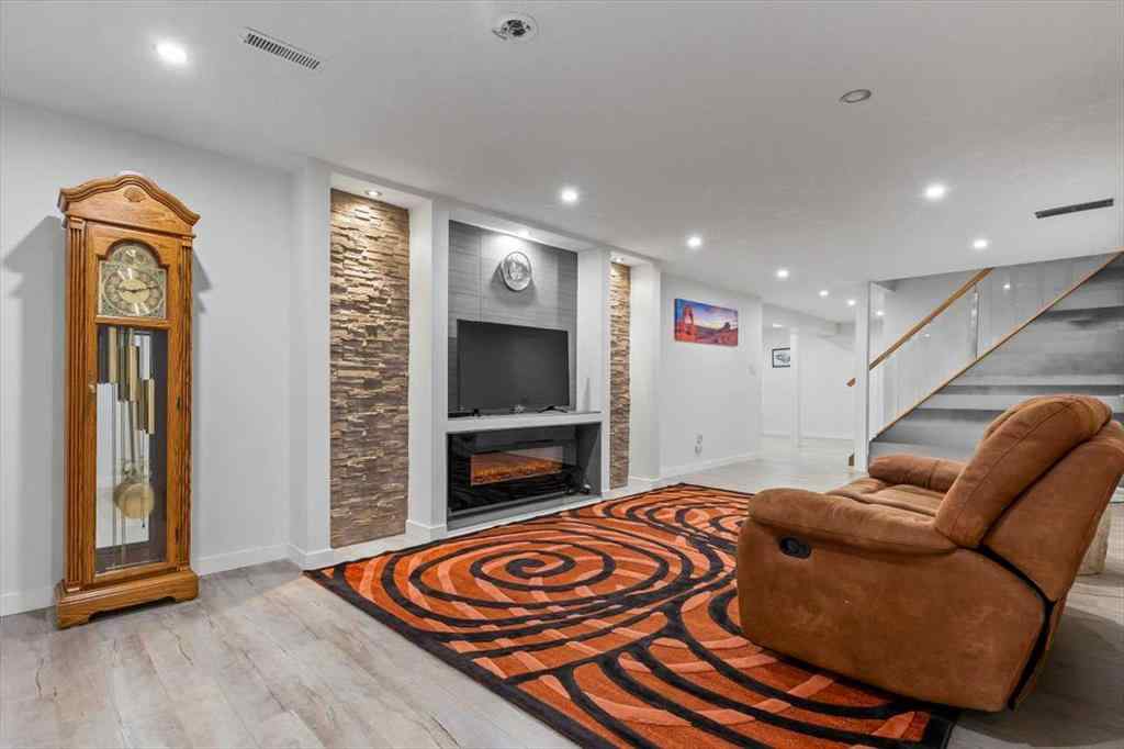 MLS® A2254985 - 343 Queen Tamara Way SE in Queensland Calgary, Residential