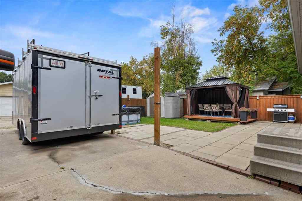 MLS® A2254985 - 343 Queen Tamara Way SE in Queensland Calgary, Residential