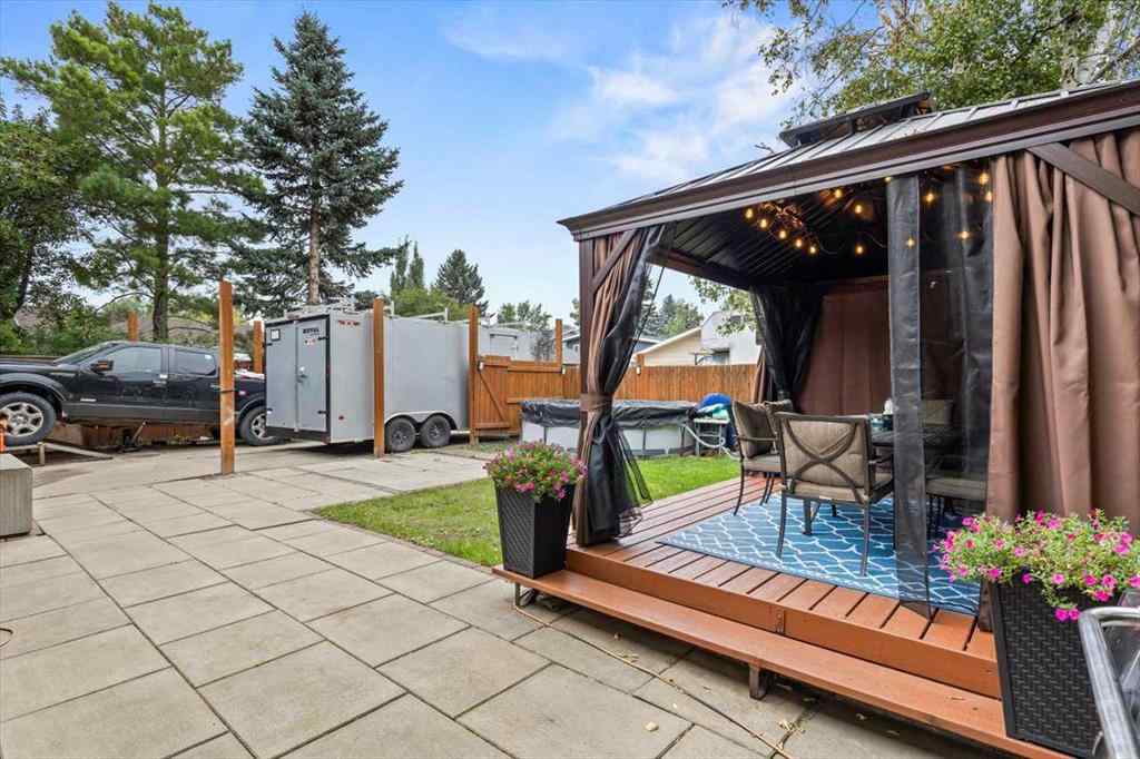 MLS® A2254985 - 343 Queen Tamara Way SE in Queensland Calgary, Residential