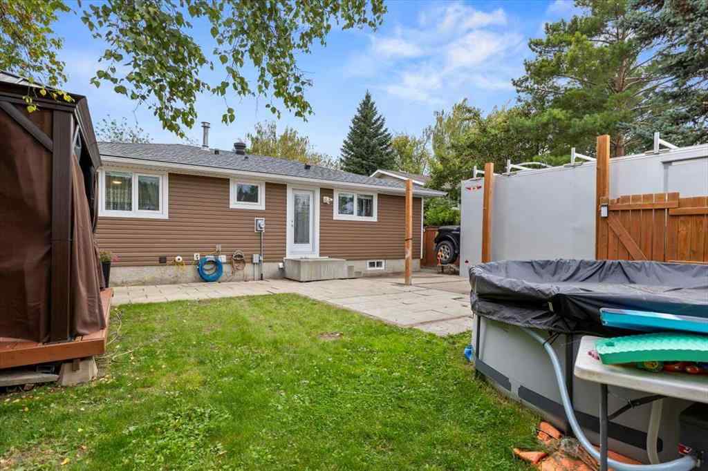 MLS® A2254985 - 343 Queen Tamara Way SE in Queensland Calgary, Residential