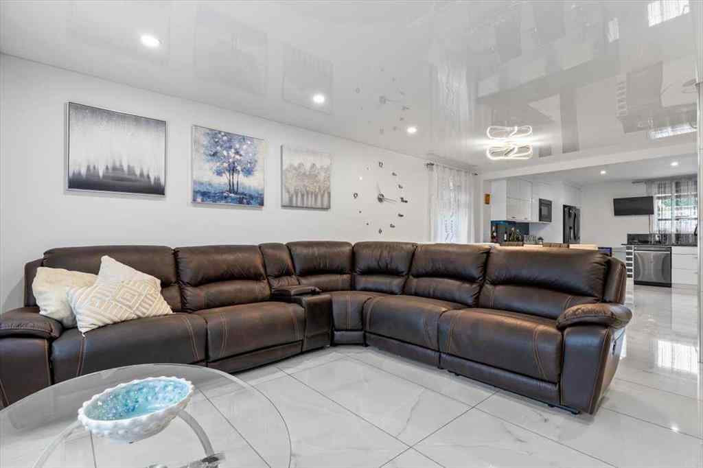 MLS® A2254985 - 343 Queen Tamara Way SE in Queensland Calgary, Residential