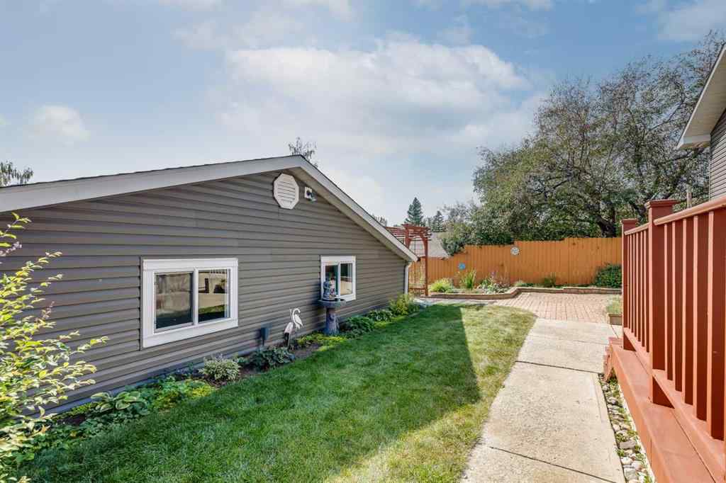 MLS® A2255000 - 1336 56 Avenue NW in North Haven Upper Calgary, Residential