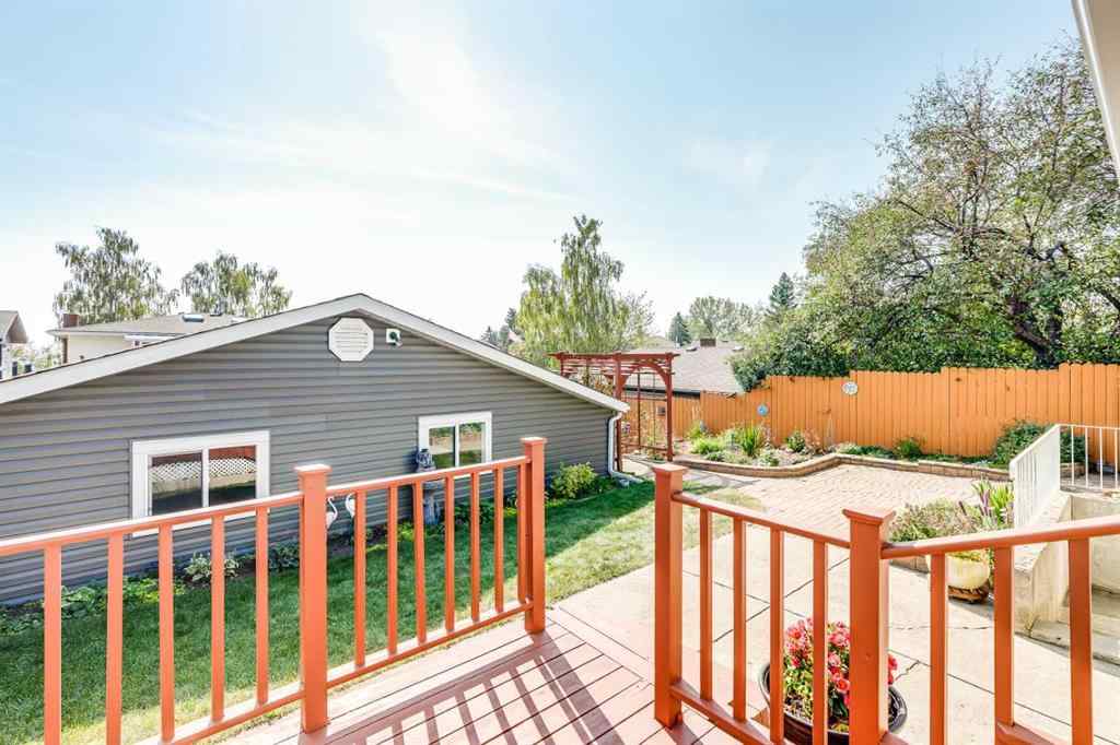 MLS® A2255000 - 1336 56 Avenue NW in North Haven Upper Calgary, Residential