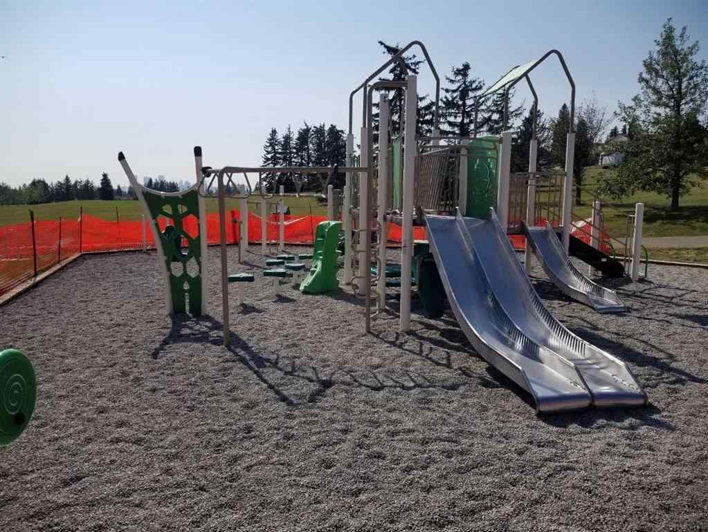 MLS® A2255000 - 1336 56 Avenue NW in North Haven Upper Calgary, Residential