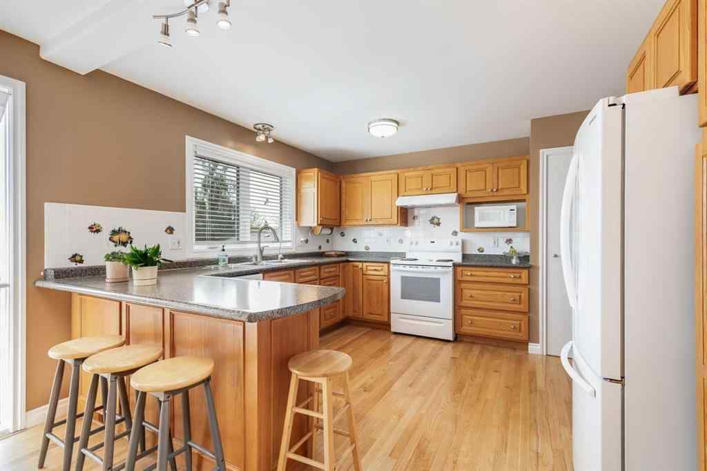 MLS® A2255000 - 1336 56 Avenue NW in North Haven Upper Calgary, Residential