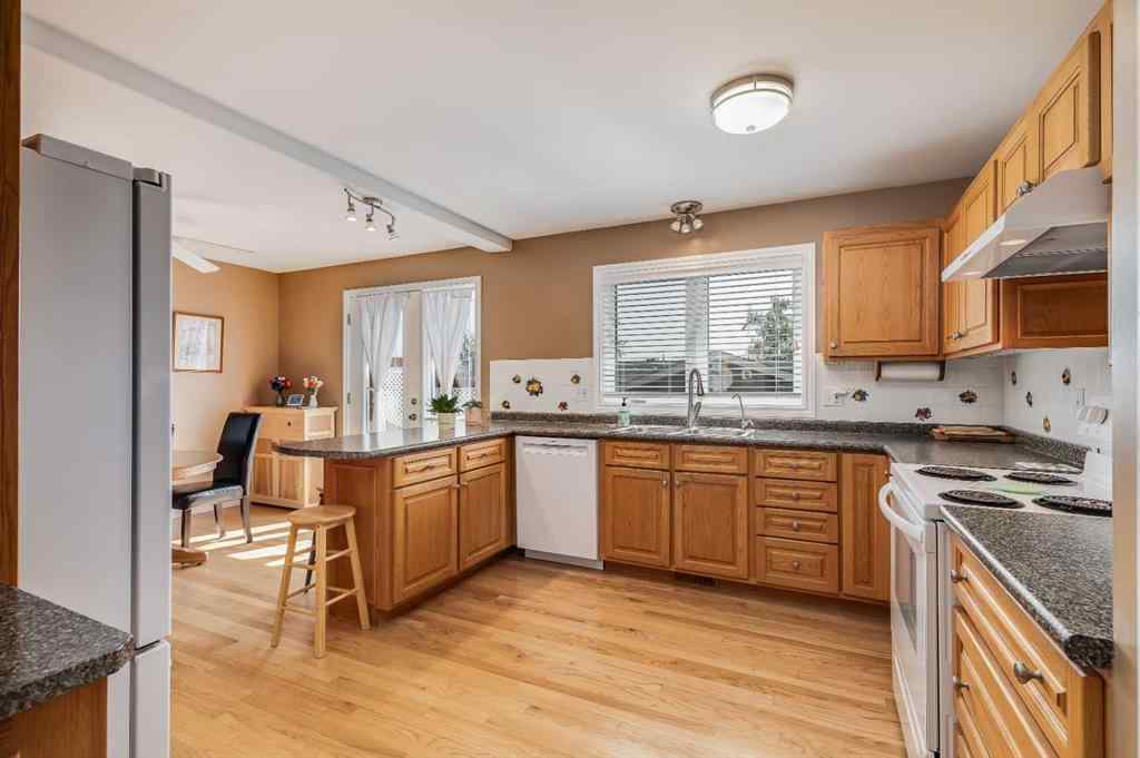 MLS® A2255000 - 1336 56 Avenue NW in North Haven Upper Calgary, Residential