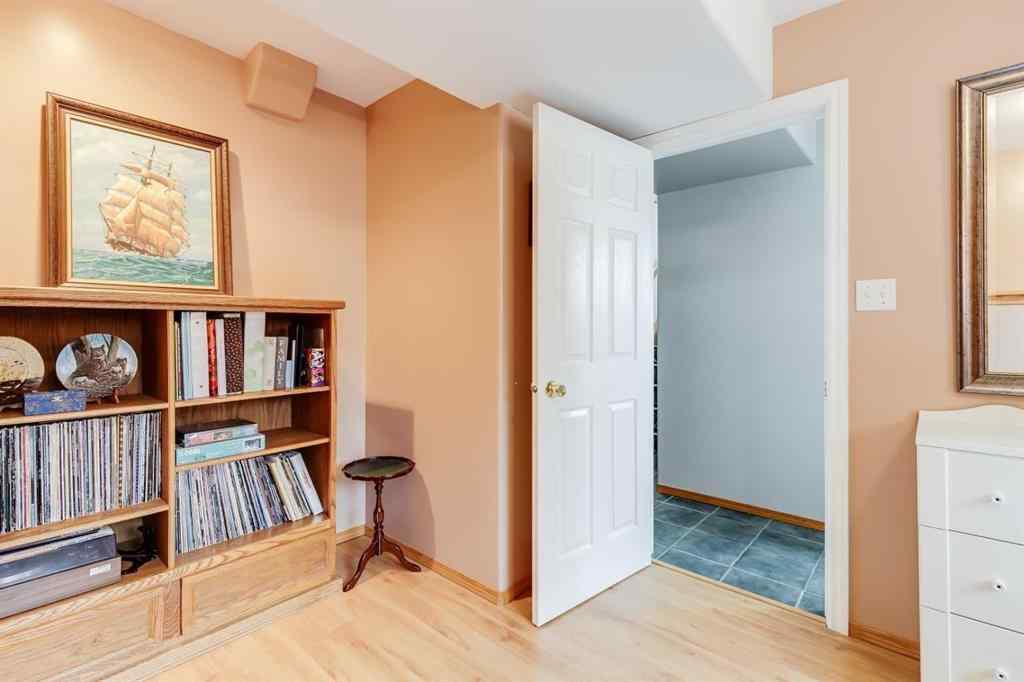 MLS® A2255000 - 1336 56 Avenue NW in North Haven Upper Calgary, Residential