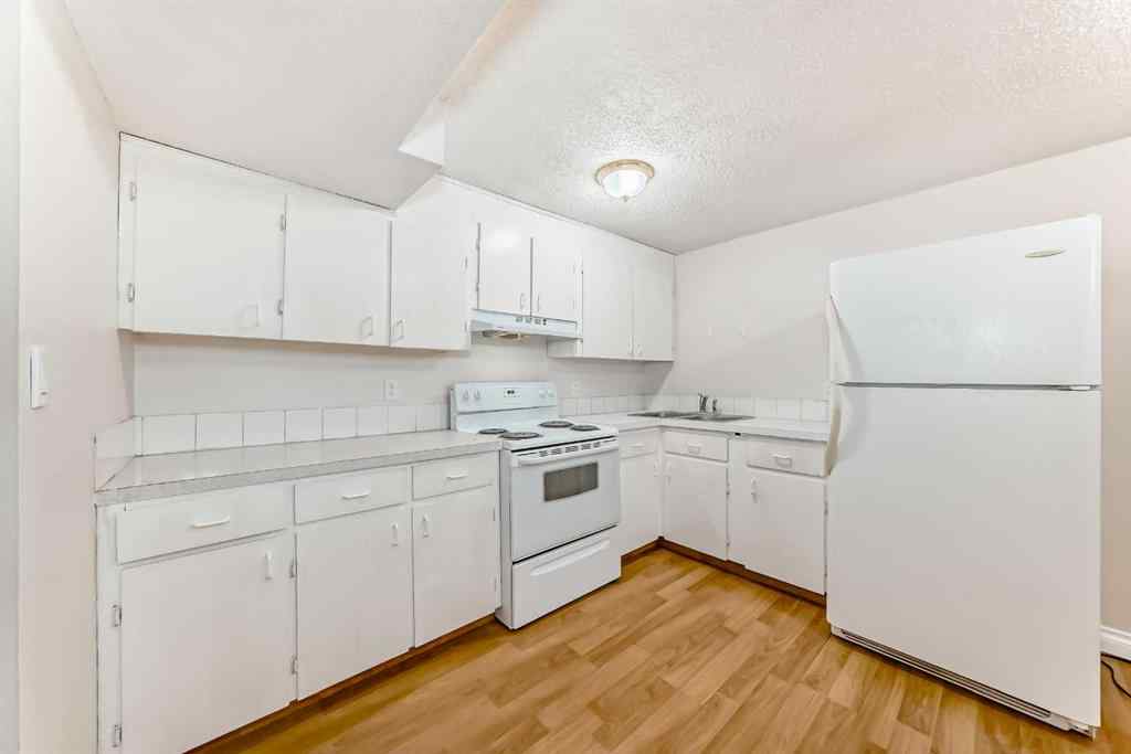 MLS® A2255001 - 6327 24 Avenue NE in Pineridge Calgary, Residential
