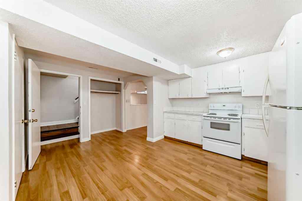 MLS® A2255001 - 6327 24 Avenue NE in Pineridge Calgary, Residential