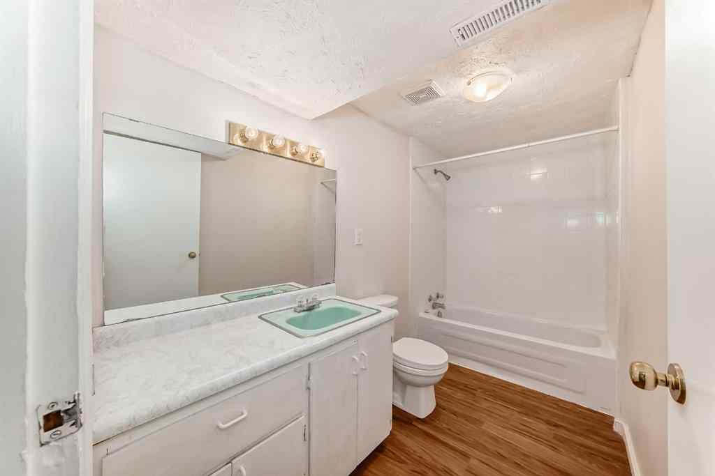 MLS® A2255001 - 6327 24 Avenue NE in Pineridge Calgary, Residential