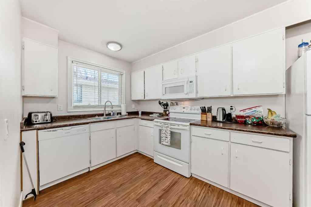 MLS® A2255001 - 6327 24 Avenue NE in Pineridge Calgary, Residential