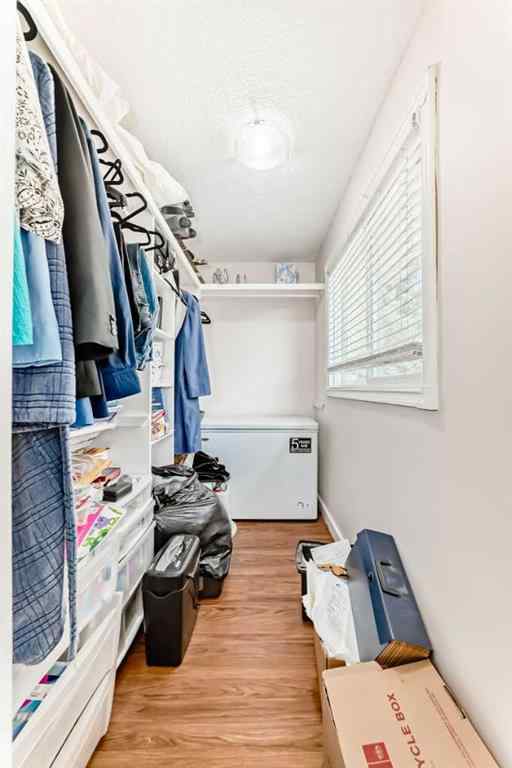 MLS® A2255001 - 6327 24 Avenue NE in Pineridge Calgary, Residential
