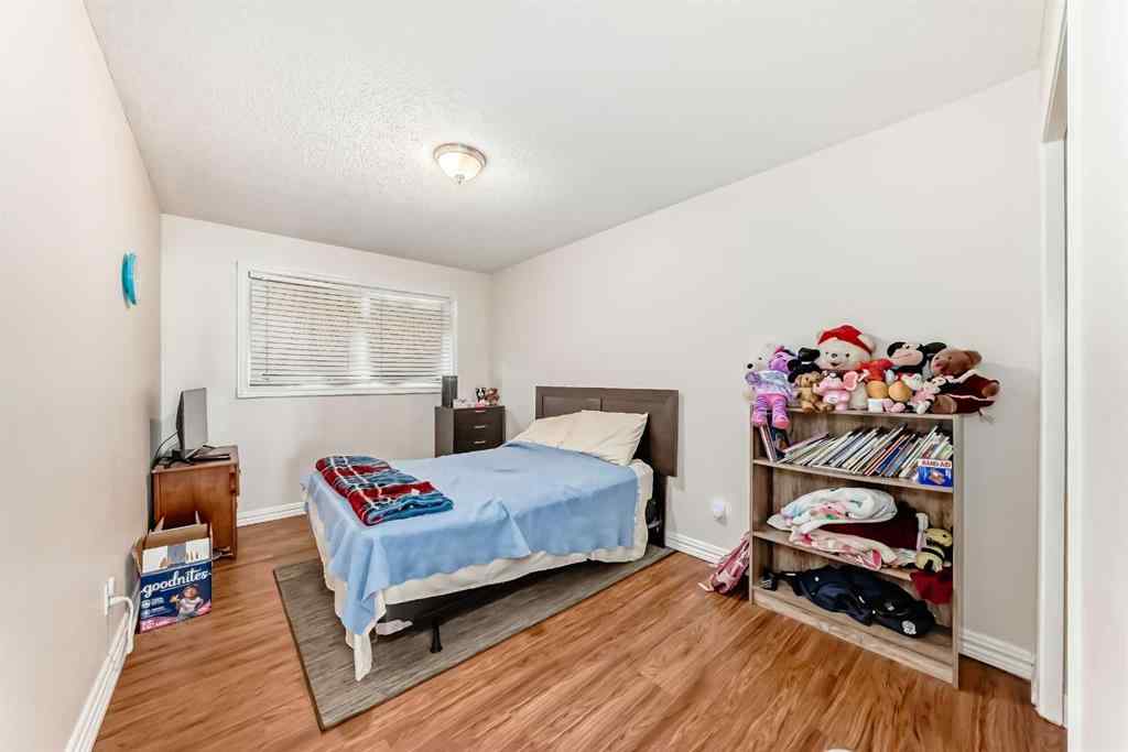 MLS® A2255001 - 6327 24 Avenue NE in Pineridge Calgary, Residential