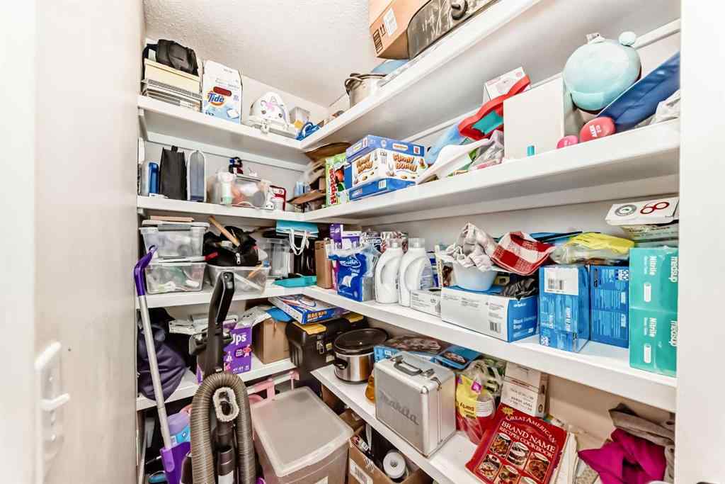 MLS® A2255001 - 6327 24 Avenue NE in Pineridge Calgary, Residential
