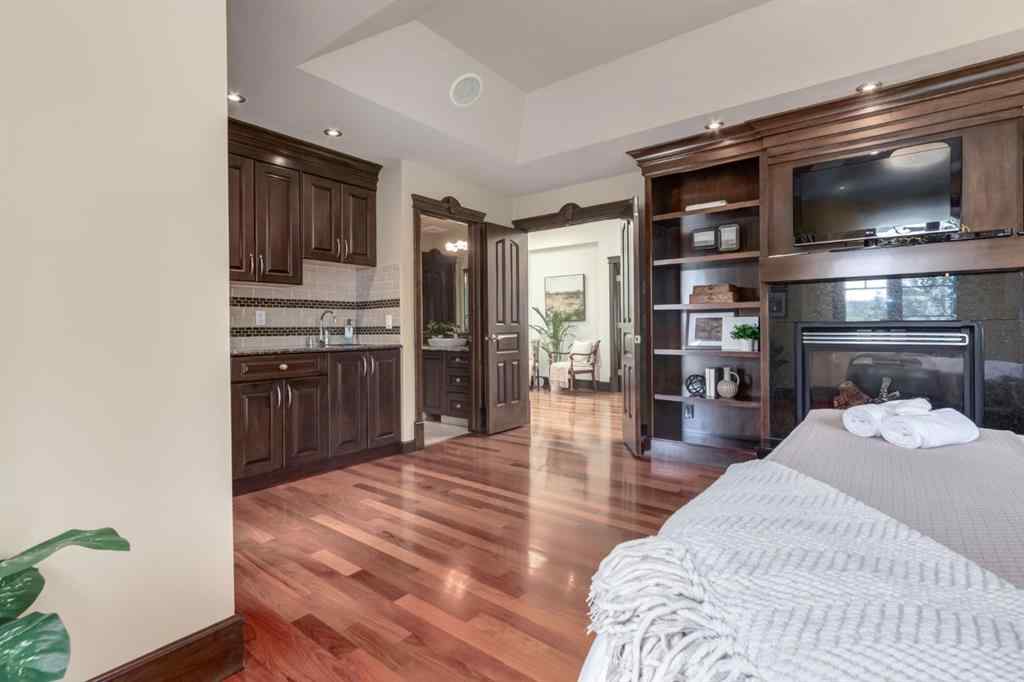 MLS® A2255024 - 1840 Westmount Boulevard NW in Hillhurst Calgary, Residential