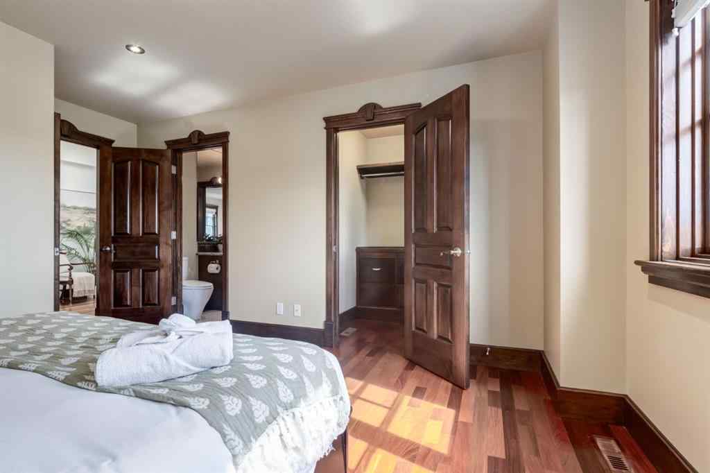 MLS® A2255024 - 1840 Westmount Boulevard NW in Hillhurst Calgary, Residential