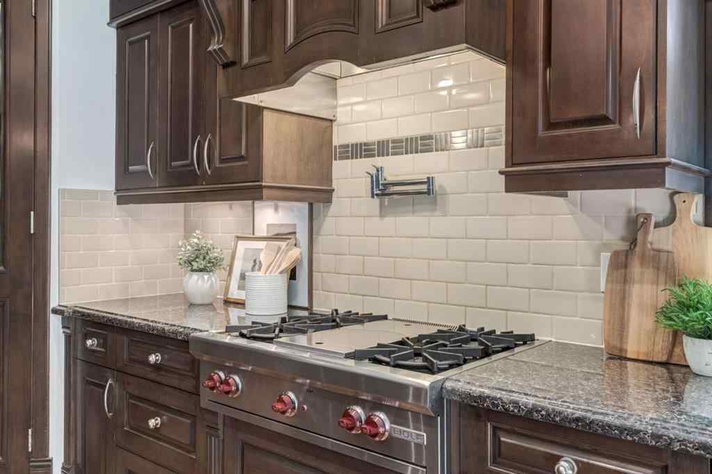 MLS® A2255024 - 1840 Westmount Boulevard NW in Hillhurst Calgary, Residential
