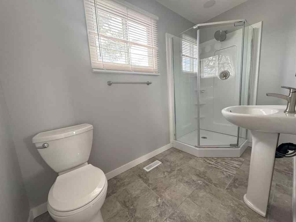 MLS® A2255032 - 10021 106 Avenue  in Avondale Grande Prairie, Residential