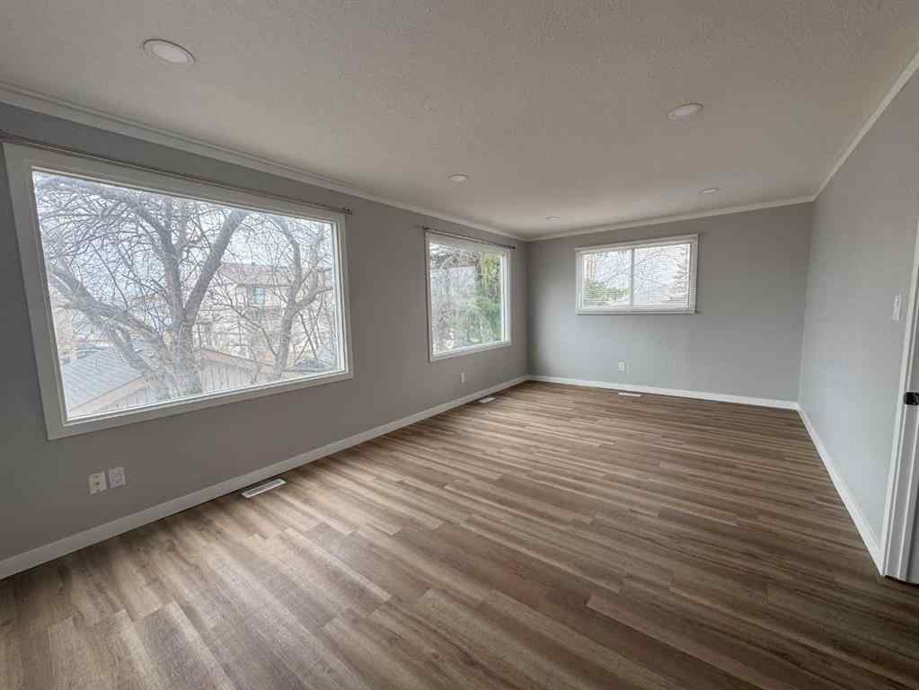 MLS® A2255032 - 10021 106 Avenue  in Avondale Grande Prairie, Residential