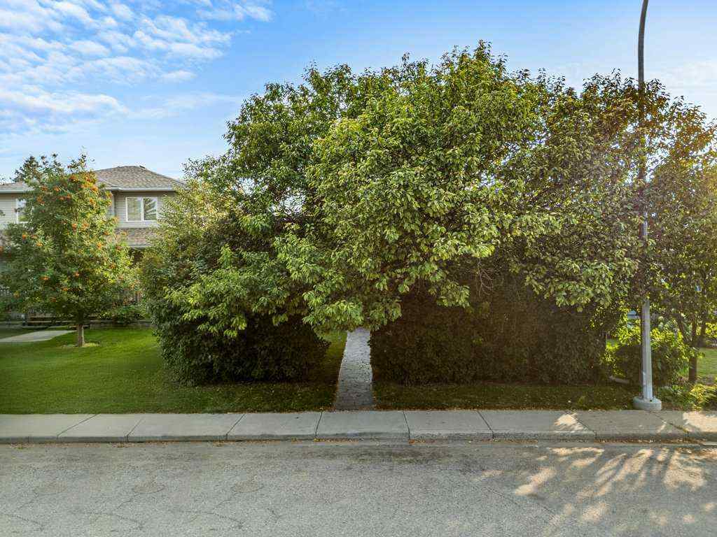 MLS® A2255036 - 7815 36 Avenue NW in Bowness Calgary, Residential