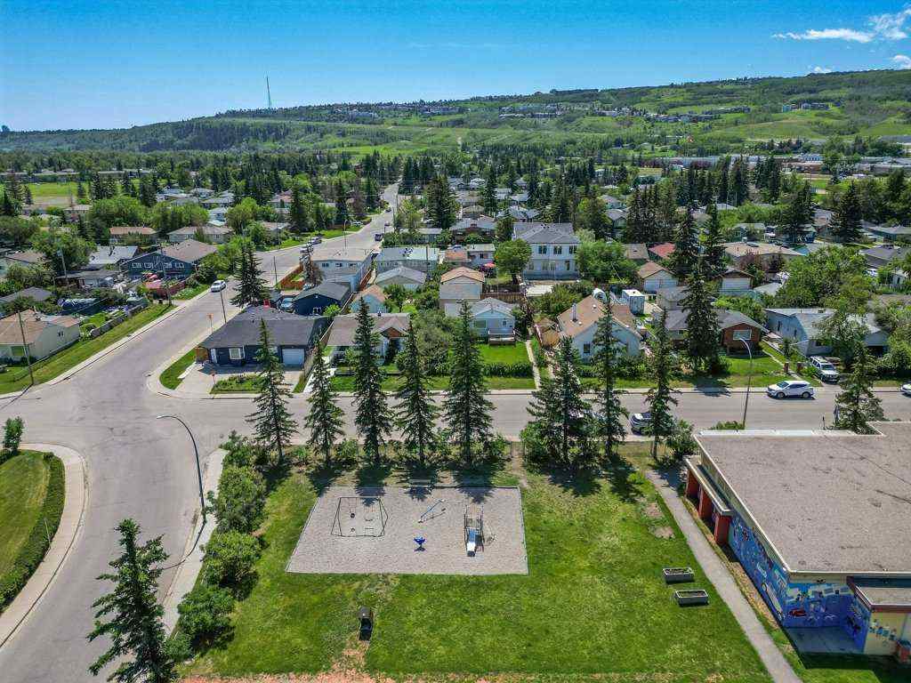 MLS® A2255036 - 7815 36 Avenue NW in Bowness Calgary, Residential
