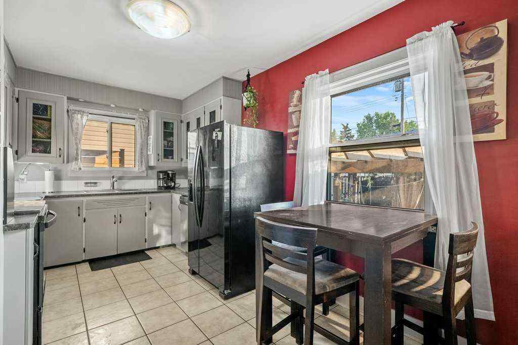MLS® A2255036 - 7815 36 Avenue NW in Bowness Calgary, Residential
