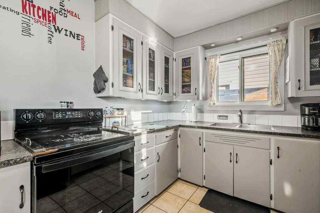 MLS® A2255036 - 7815 36 Avenue NW in Bowness Calgary, Residential