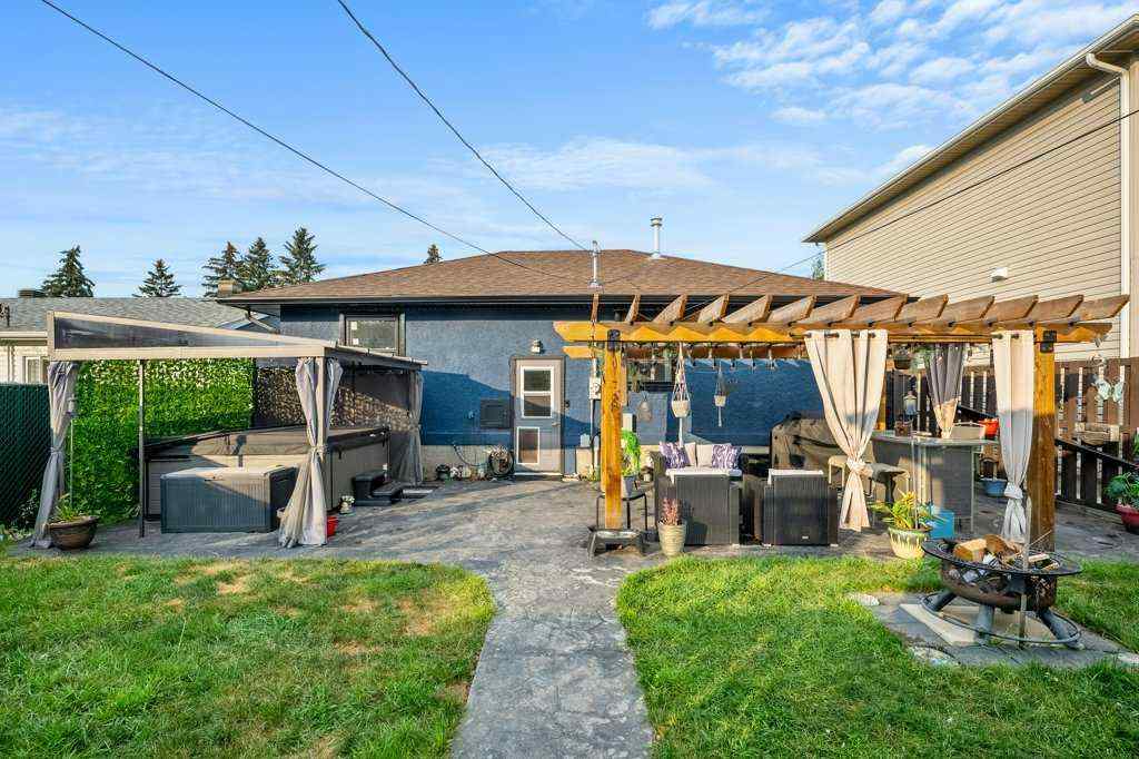 MLS® A2255036 - 7815 36 Avenue NW in Bowness Calgary, Residential
