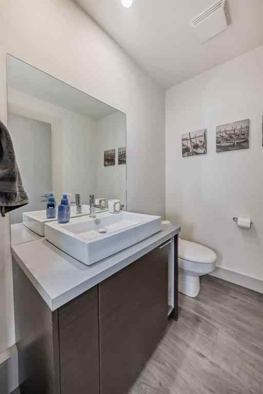 MLS® A2255056 - Unit #204 1707 27 Avenue SW in South Calgary Calgary, Residential