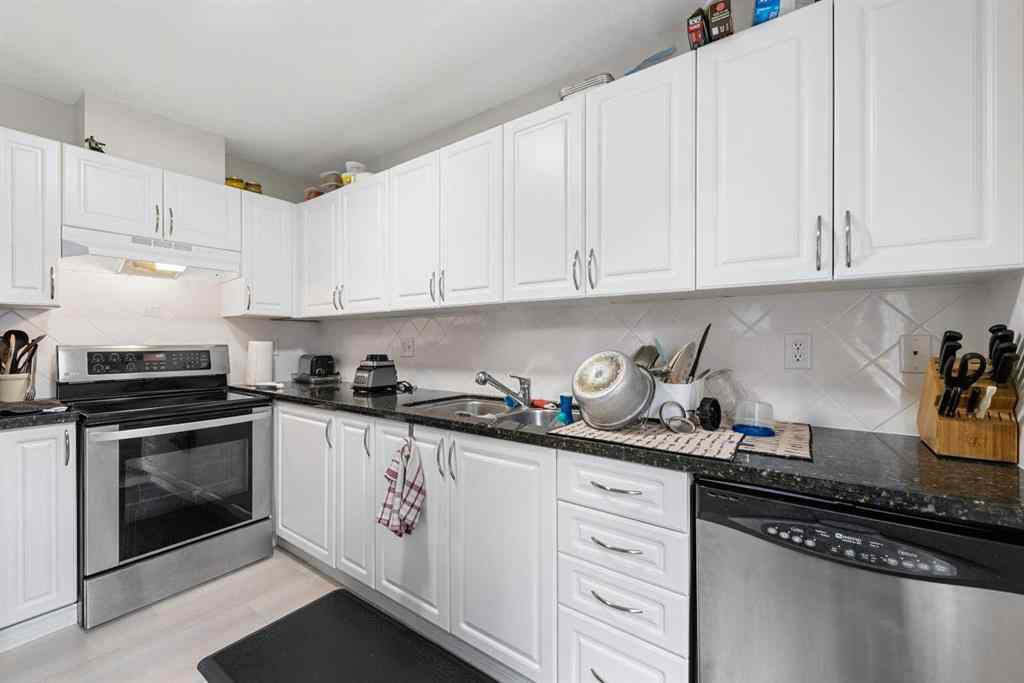 MLS® A2255067 - 27 Cedarwood Lane SW in Cedarbrae Calgary, Residential