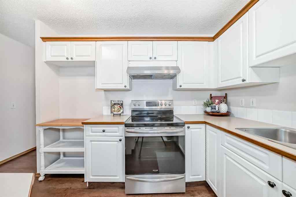 MLS® A2255068 - 162 Somervale Point SW in Somerset Calgary, Residential