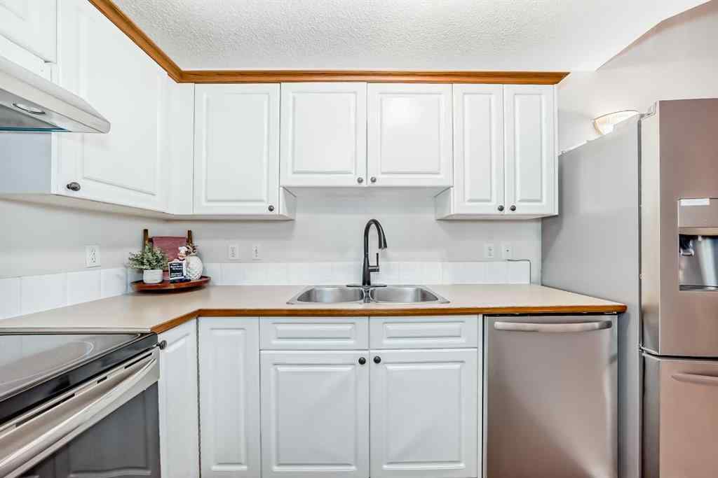 MLS® A2255068 - 162 Somervale Point SW in Somerset Calgary, Residential